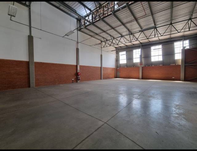 608M² WAREHOUSE TO LET IN LONGLAKE